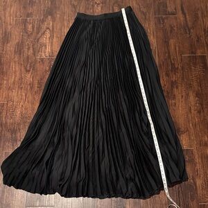 Vici Black Maxi Pleated Skirt